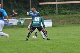 九游娱乐APP-足球教练战术布置备受关注，足球教练考虑到对手阵型